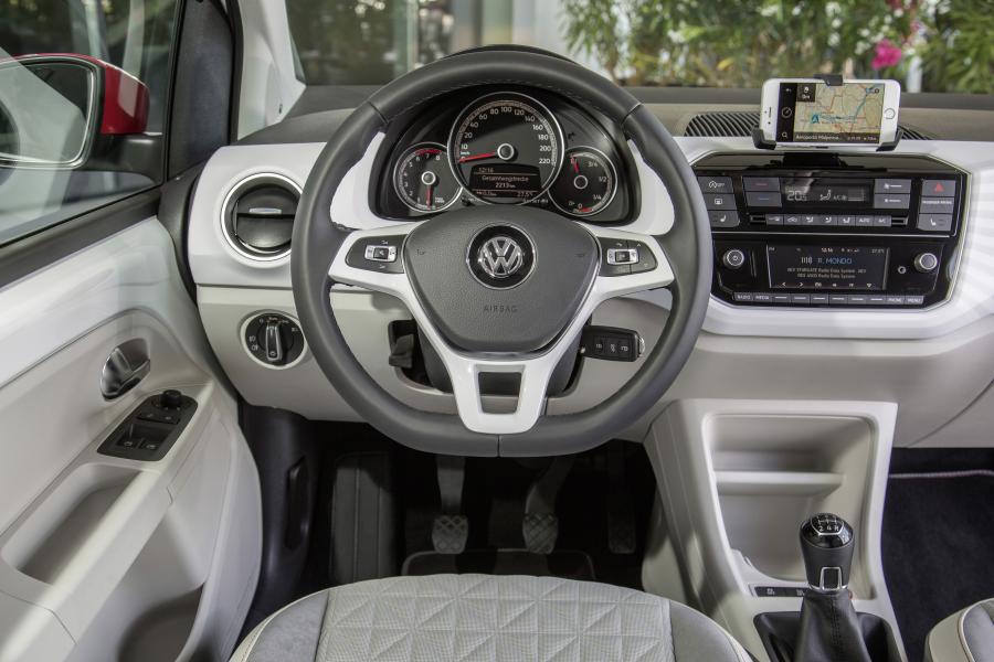 Торпедо Volkswagen up! beats 5-Door 2016 года  (фото 4 из 11)